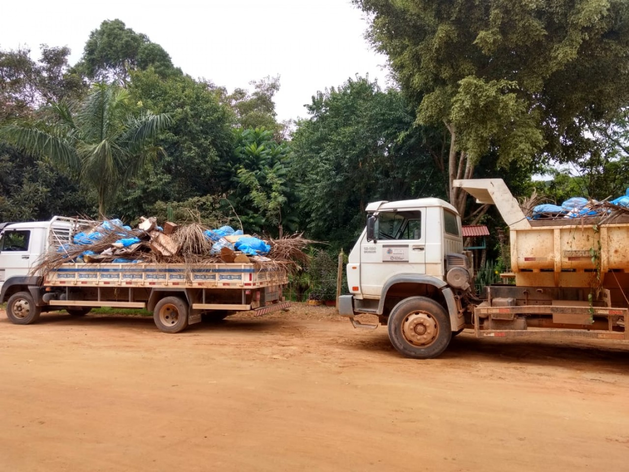 Retirados dois caminhões de lixo das margens do Rio Pardo