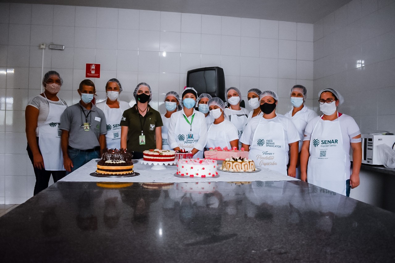Produtoras de Iúna concluem curso de bolos confeitados
