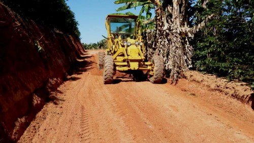 Trabalho de reabertura de estradas continua no Córrego dos Pilões