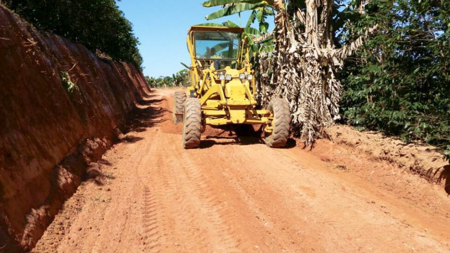 Trabalho de reabertura de estradas continua no Córrego dos Pilões