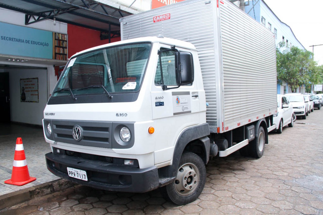 Prefeitura adquire caminhão baú isotérmico para o transporte de merenda escolar