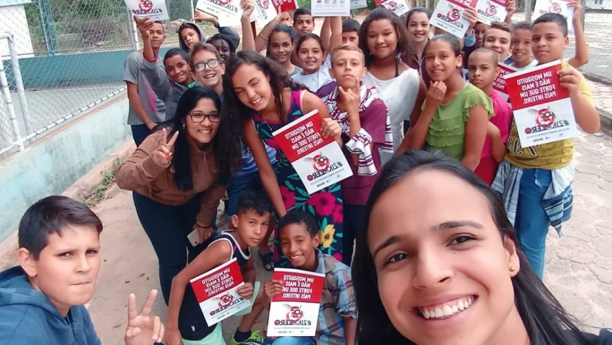 Turma do 9º ano da Escola EMEF Elza de Castro Scardini: projeto "Fossa Ecológica Elza de Castro".