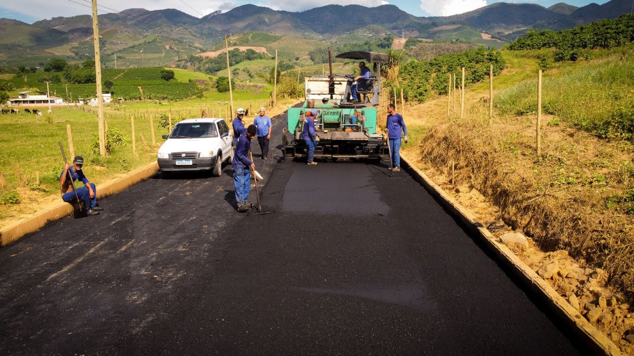 Vila dos Guedes está sendo asfaltada