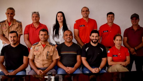 Prefeito Romário discute assuntos importantes para o município junto ao Corpo de Bombeiros