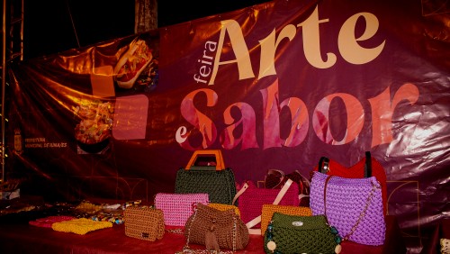 Feira Arte e Sabor reuniu expositores de comidas e artesanatos neste fim de semana