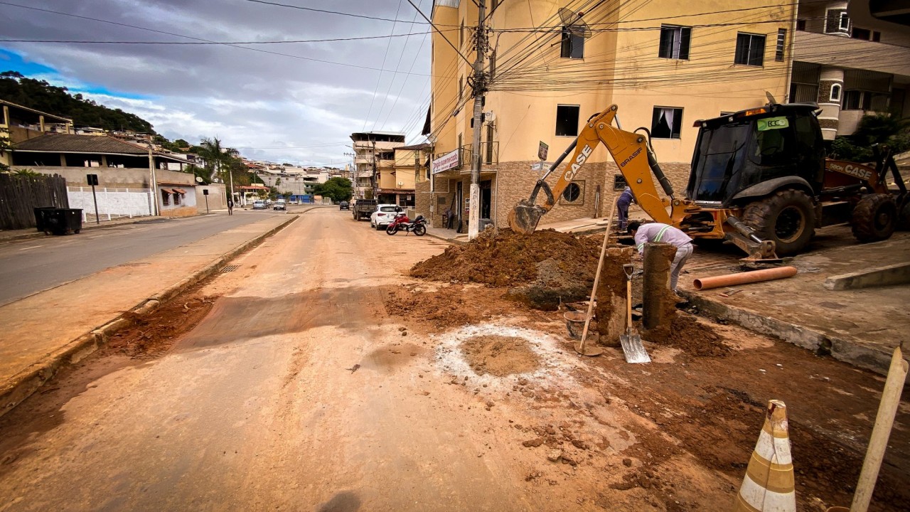 Avenida Antônio Augusto de Oliveira recebe melhorias na rede de esgoto