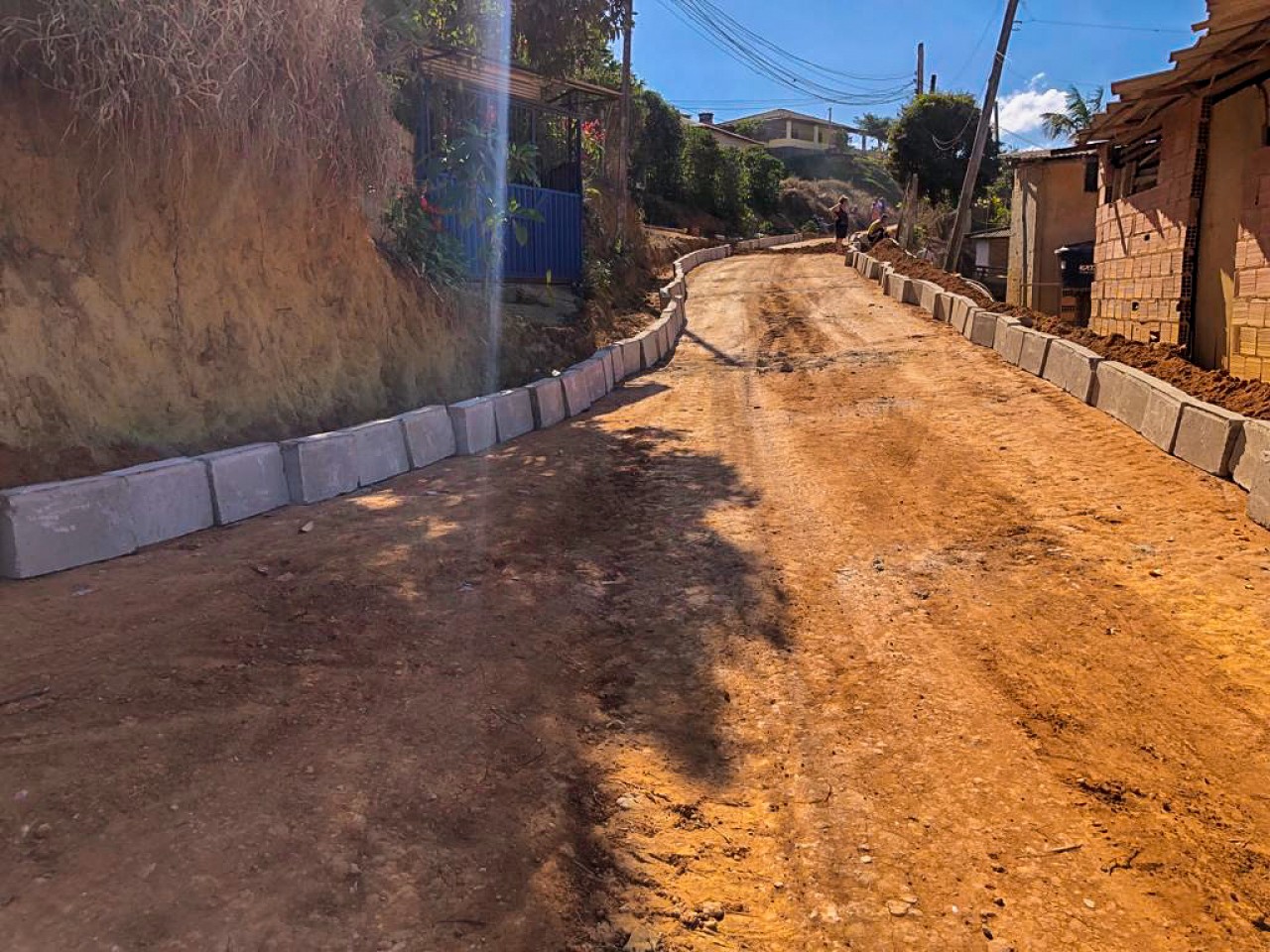 Prefeitura inicia a pavimentação em Córrego São Cristóvão