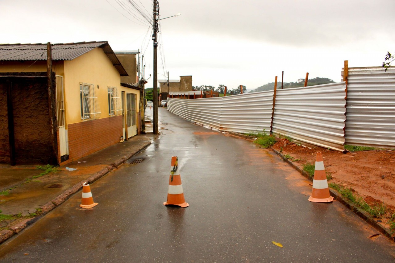 Rua Raul Caetano da Silva está parcialmente interditada para veículos